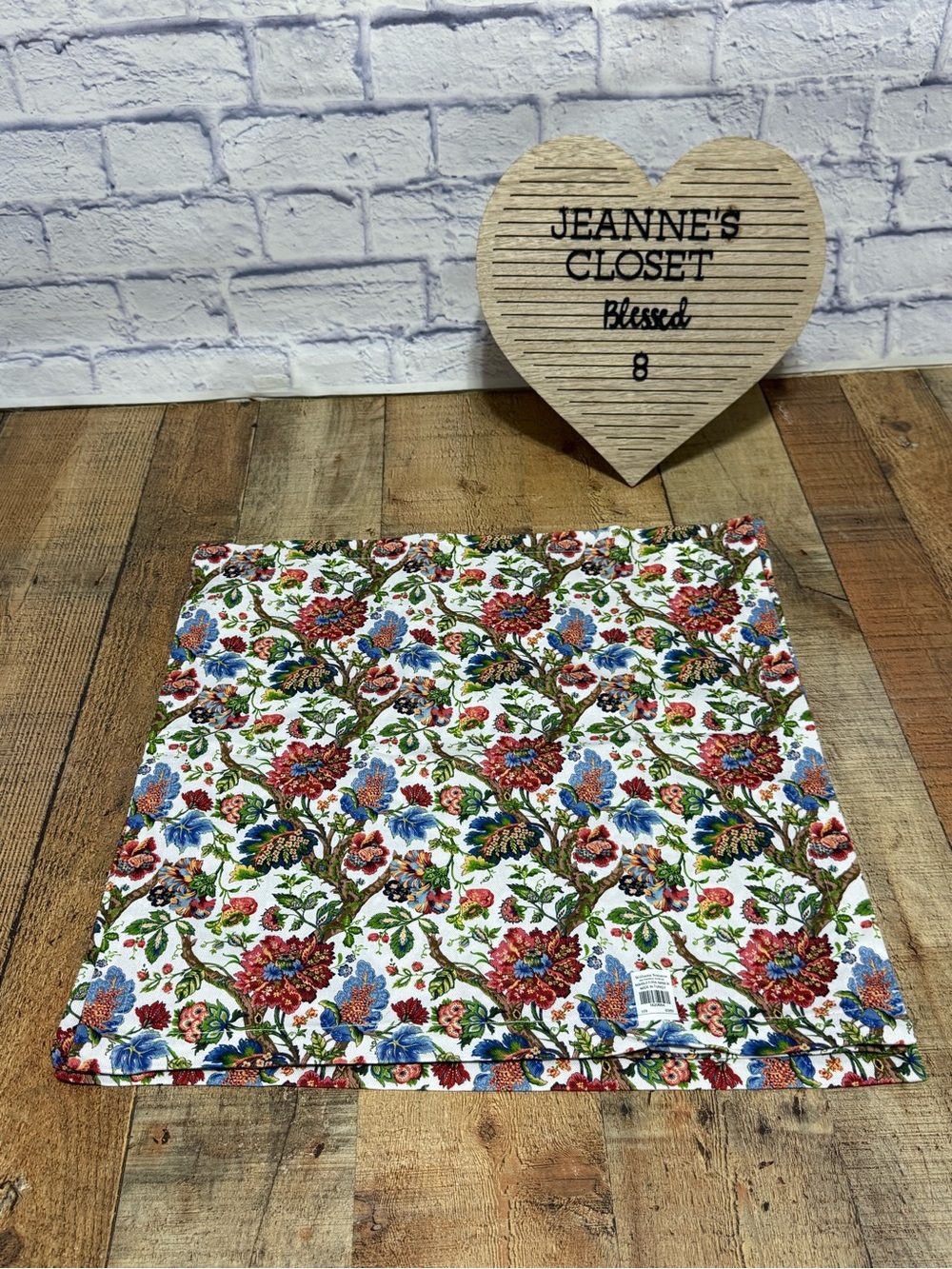 Williams Sonoma Nashville Floral Set of 8 Dinner Napkins 20" Square 
These appea